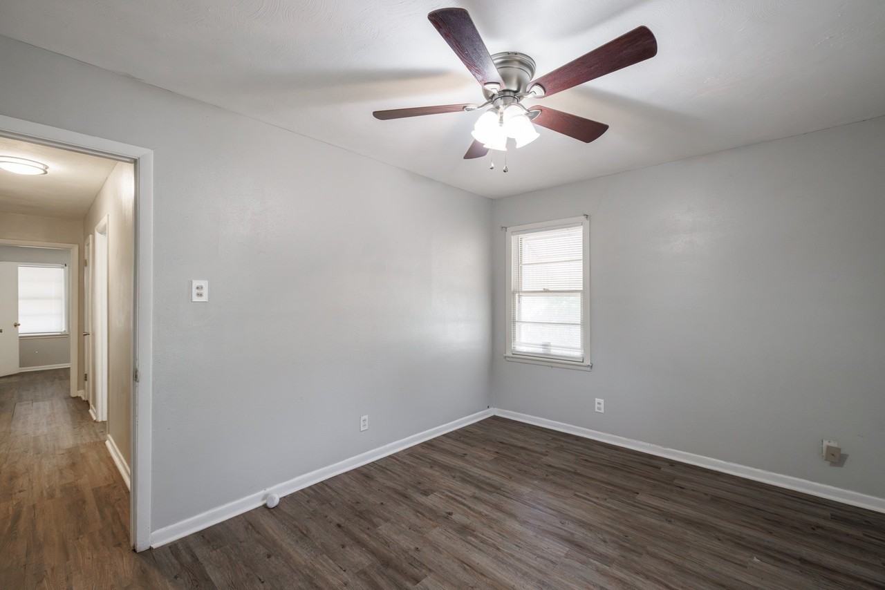 1217 Mimosa Dr - Photo 6 of 35