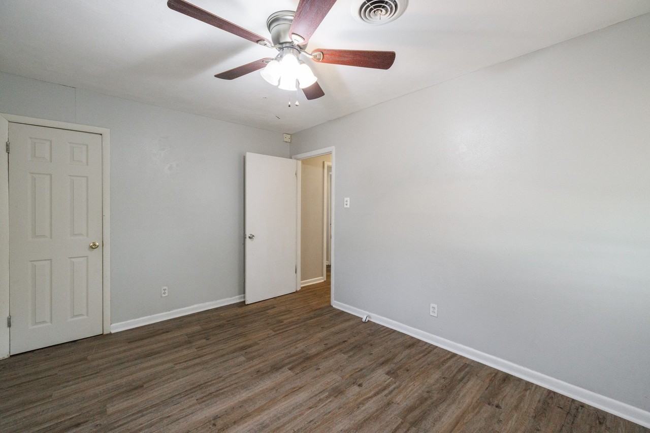 1217 Mimosa Dr - Photo 7 of 35
