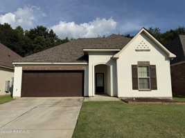 featured image of 404 Sparrowhawk St
