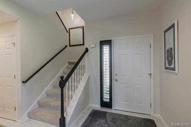 300 Stratford Ln - Photo 5 of 50