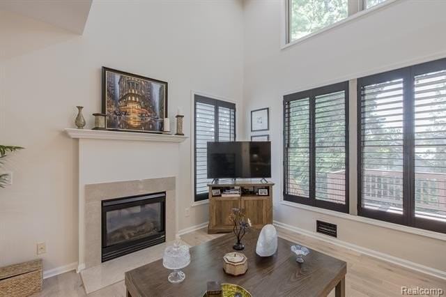 300 Stratford Ln - Photo 7 of 50
