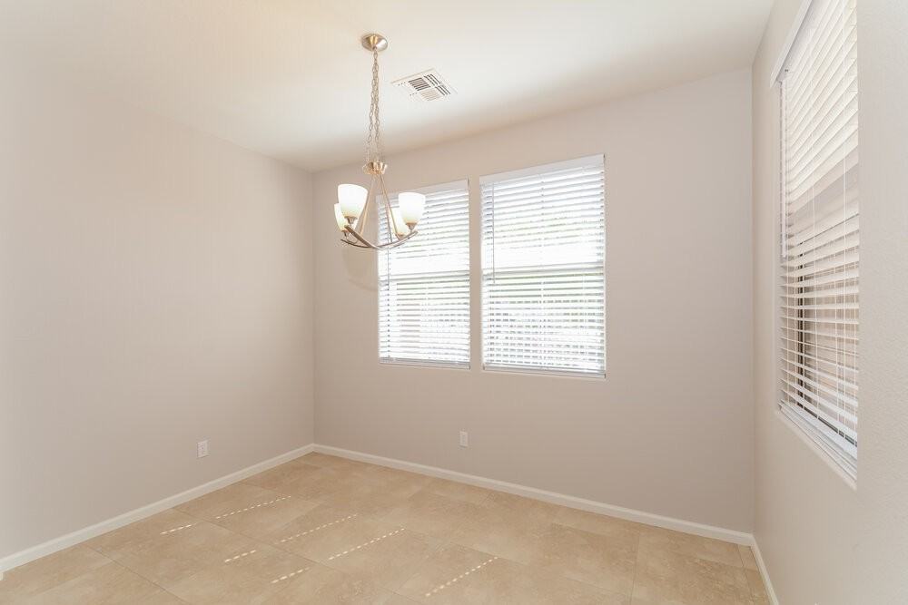 13673 W Cypress St - Photo 5 of 16