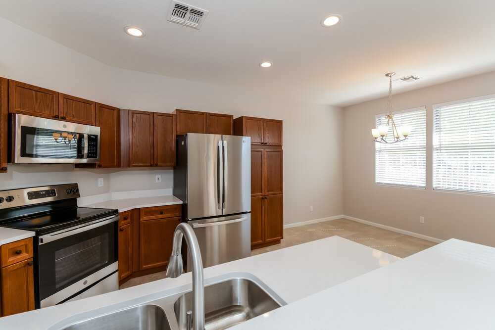 13673 W Cypress St - Photo 7 of 16