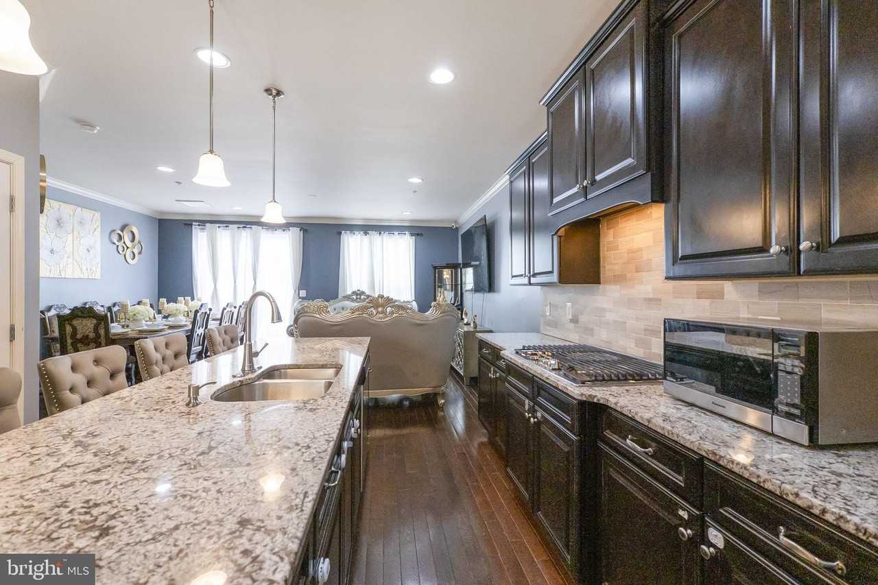 14058 Wellspring Ave - Photo 3 of 34