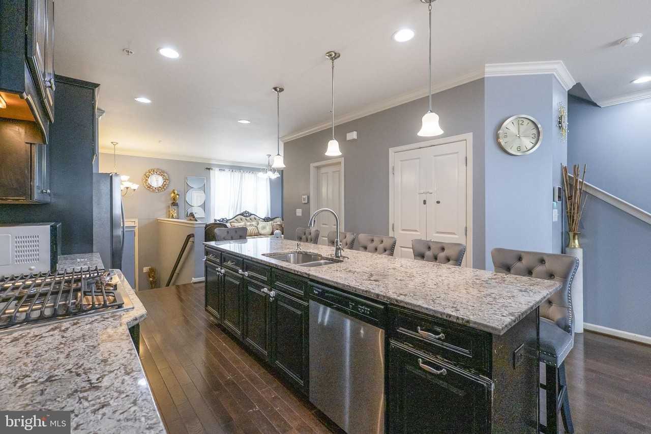 14058 Wellspring Ave - Photo 6 of 34