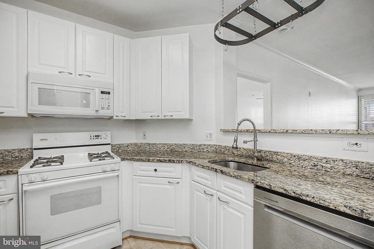 2711 Bellforest Ct #305 - Photo 6 of 40