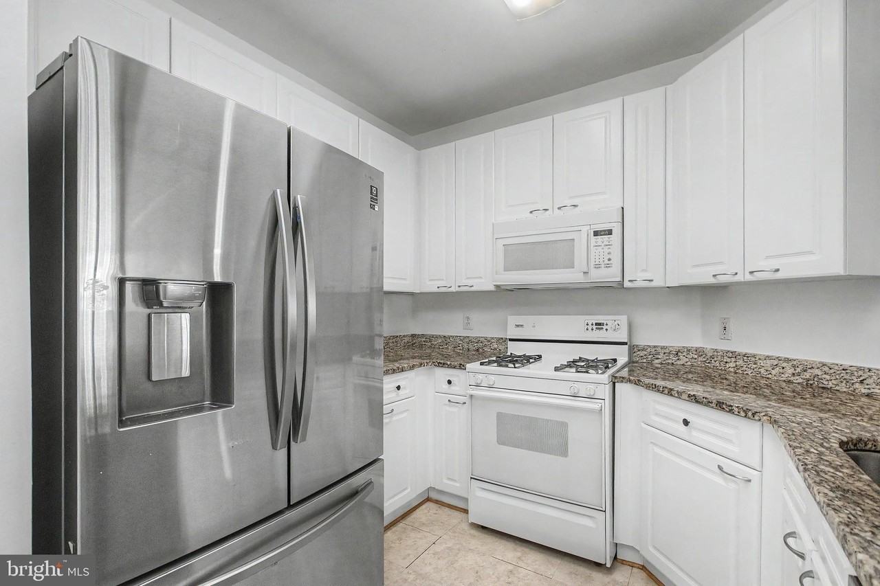 2711 Bellforest Ct #305 - Photo 7 of 40