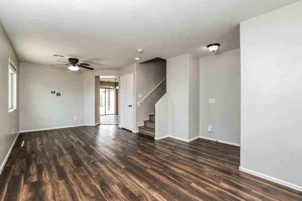 10340 W Hilton Ave - Photo 6 of 17