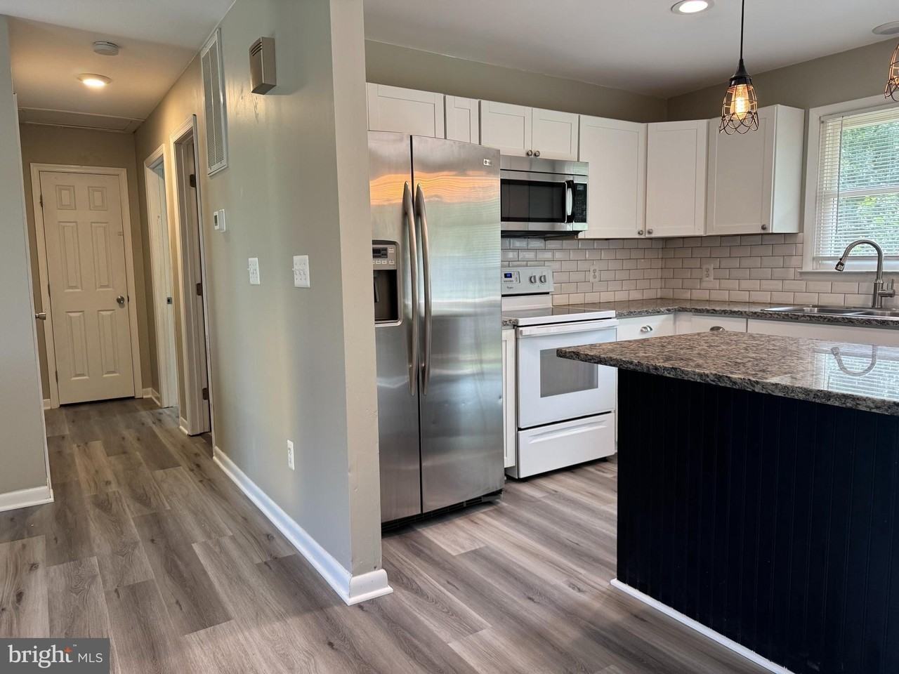 5077 Macnamara Dr - Photo 3 of 19