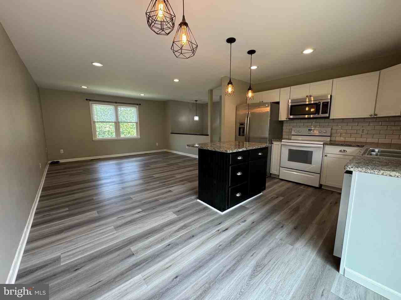 5077 Macnamara Dr - Photo 4 of 19