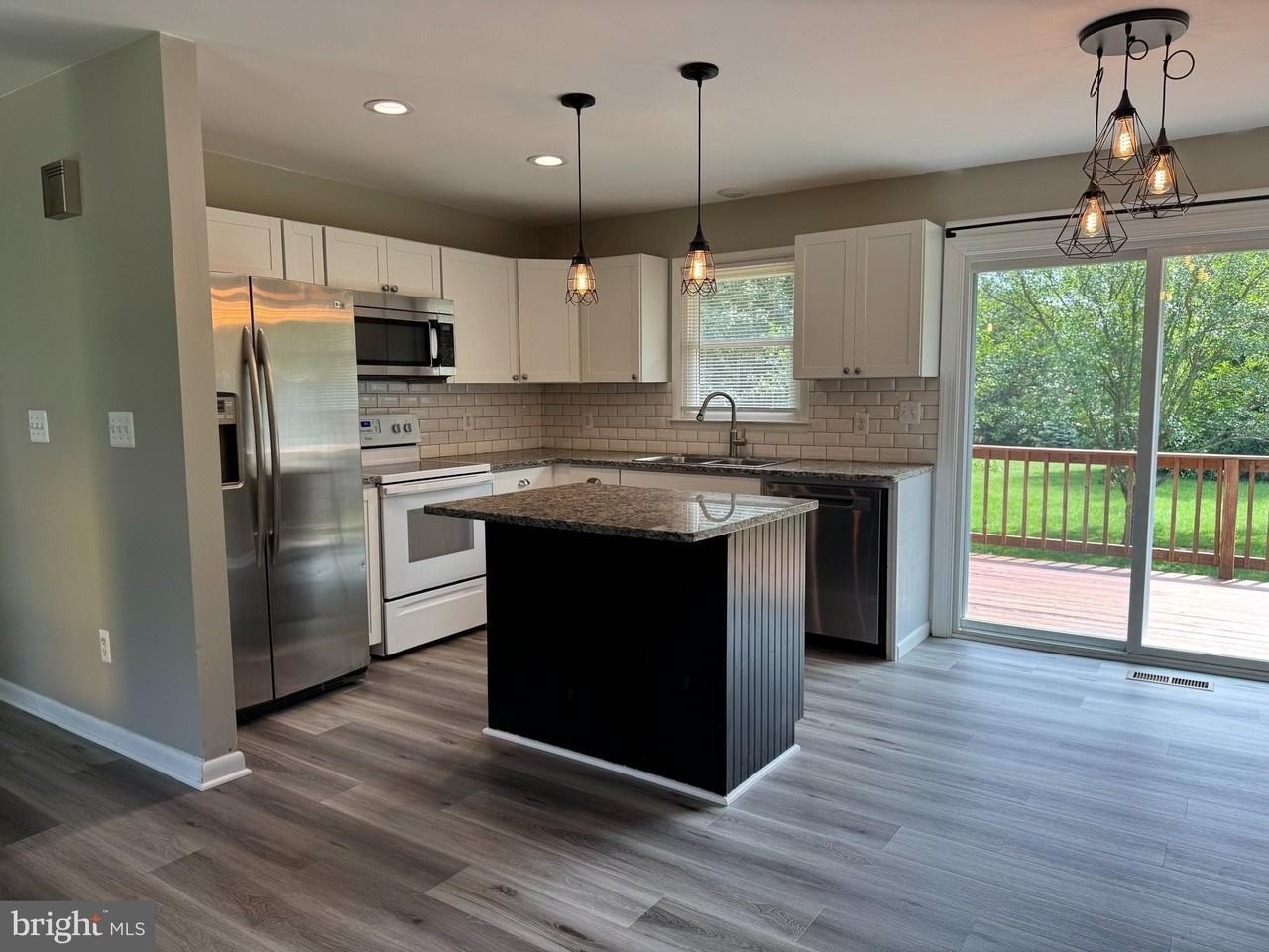 5077 Macnamara Dr - Photo 5 of 19