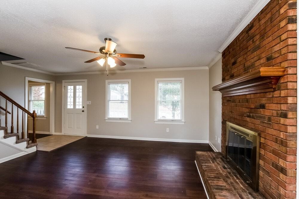 2515 Haybrook Ln - Photo 5 of 17