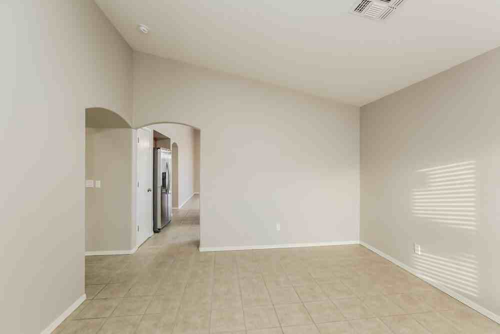 12420 N 121st Ave - Photo 4 of 16
