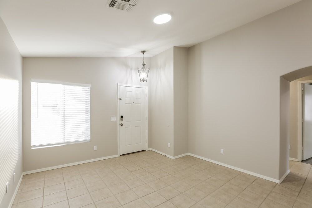 12420 N 121st Ave - Photo 5 of 16