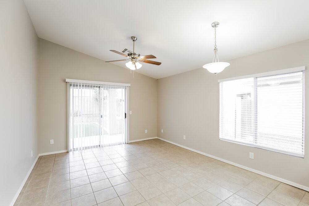 12420 N 121st Ave - Photo 6 of 16