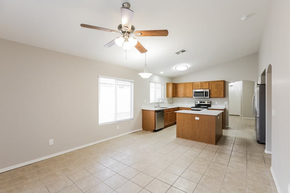 12420 N 121st Ave - Photo 7 of 16