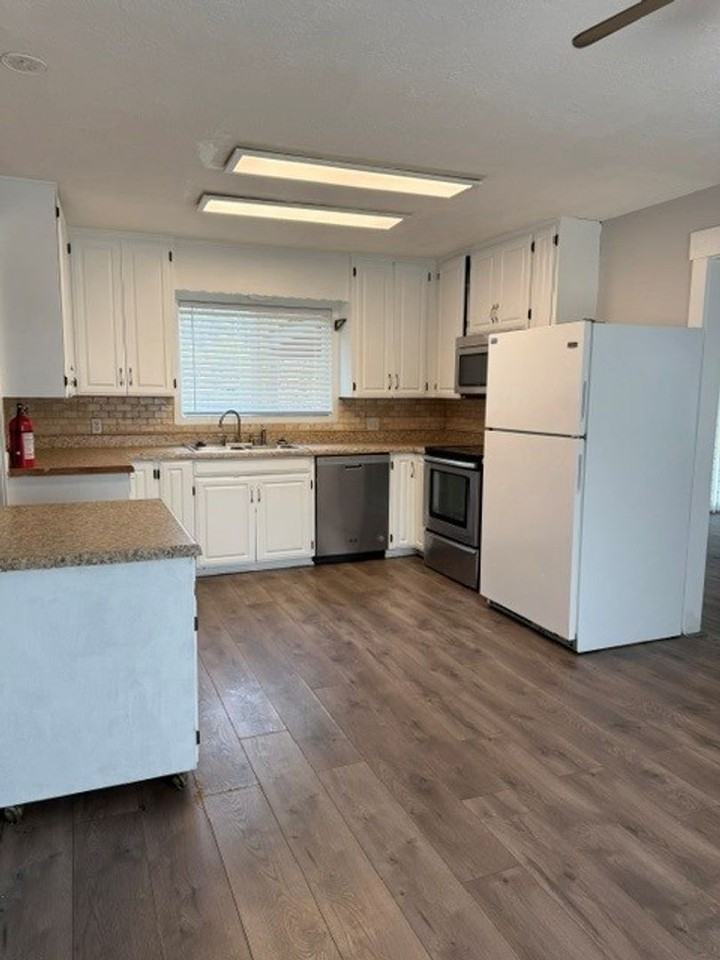 1690 Longview Way Nw - Photo 3 of 22