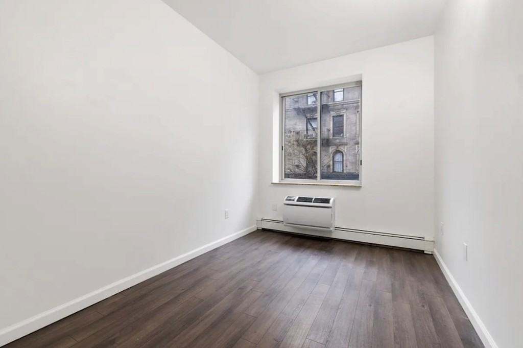 E 2nd St #2I - Photo 3 of 8