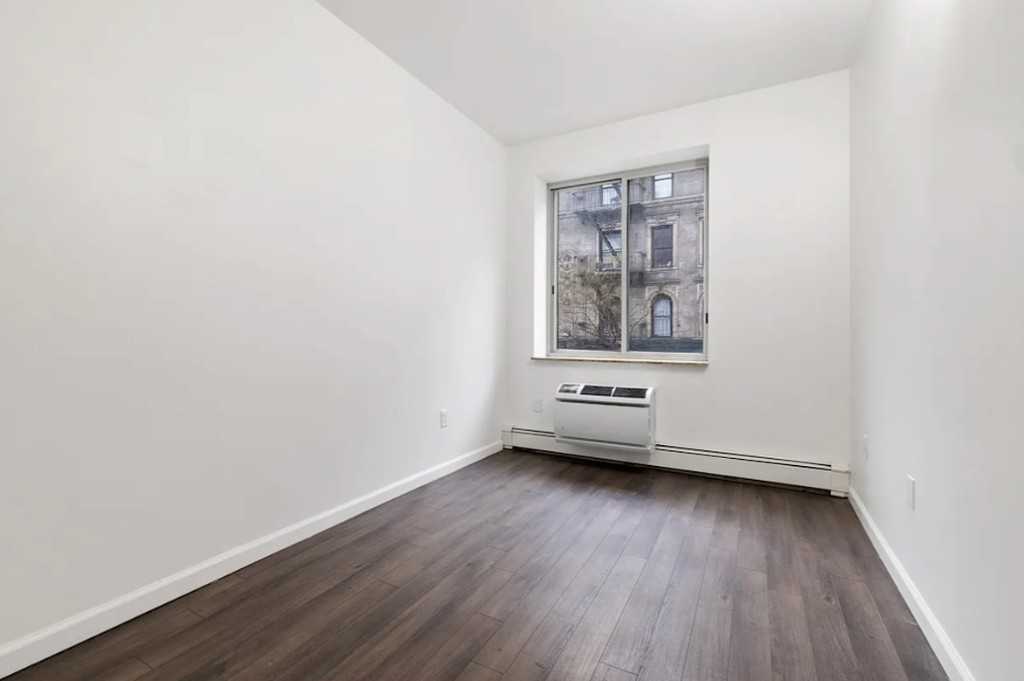 E 2nd St #5I - Photo 3 of 8