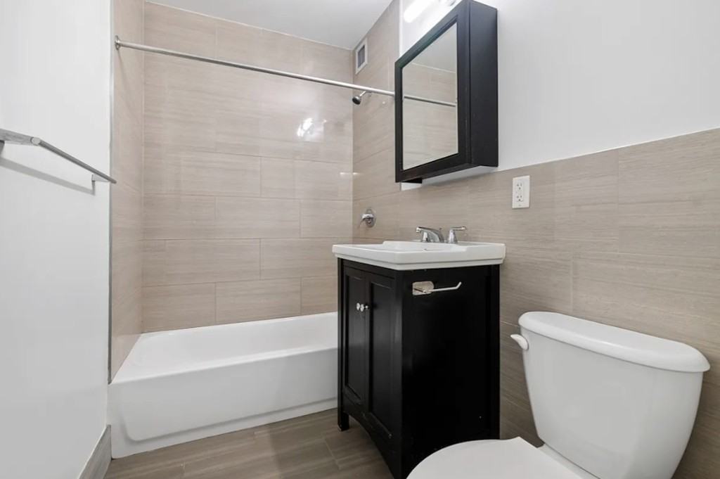 E 2nd St #5I - Photo 5 of 8