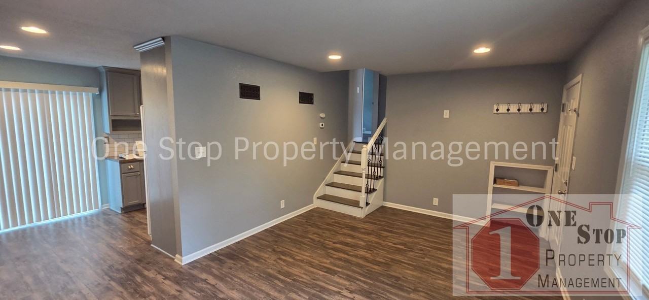 608 Ne Florence Ave #A - Photo 3 of 28