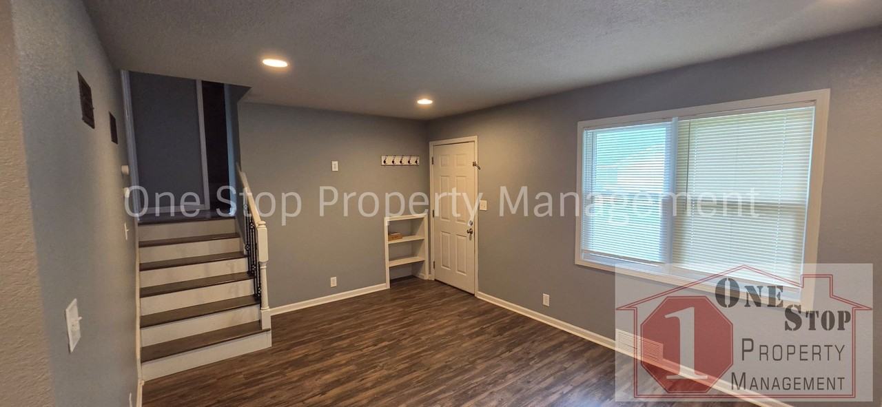 608 Ne Florence Ave #A - Photo 5 of 28