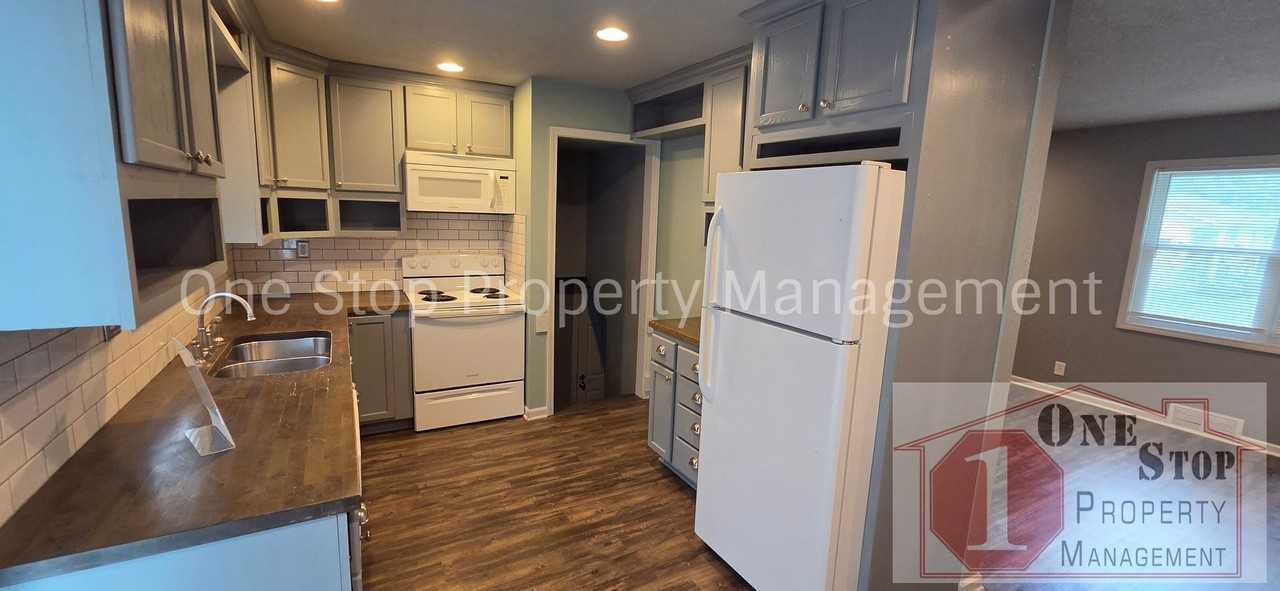 608 Ne Florence Ave #A - Photo 7 of 28