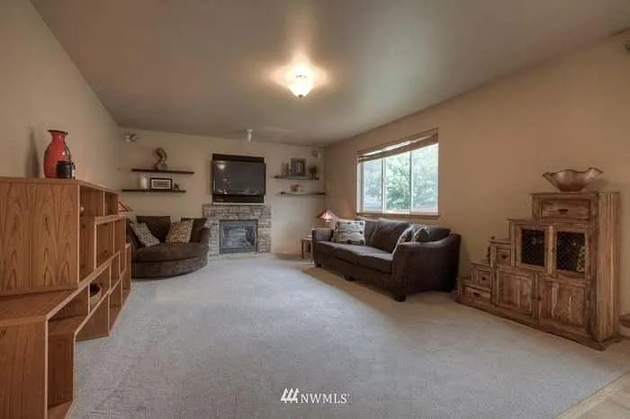 2508 Blaine Ave Ne #1 - Photo 3 of 23