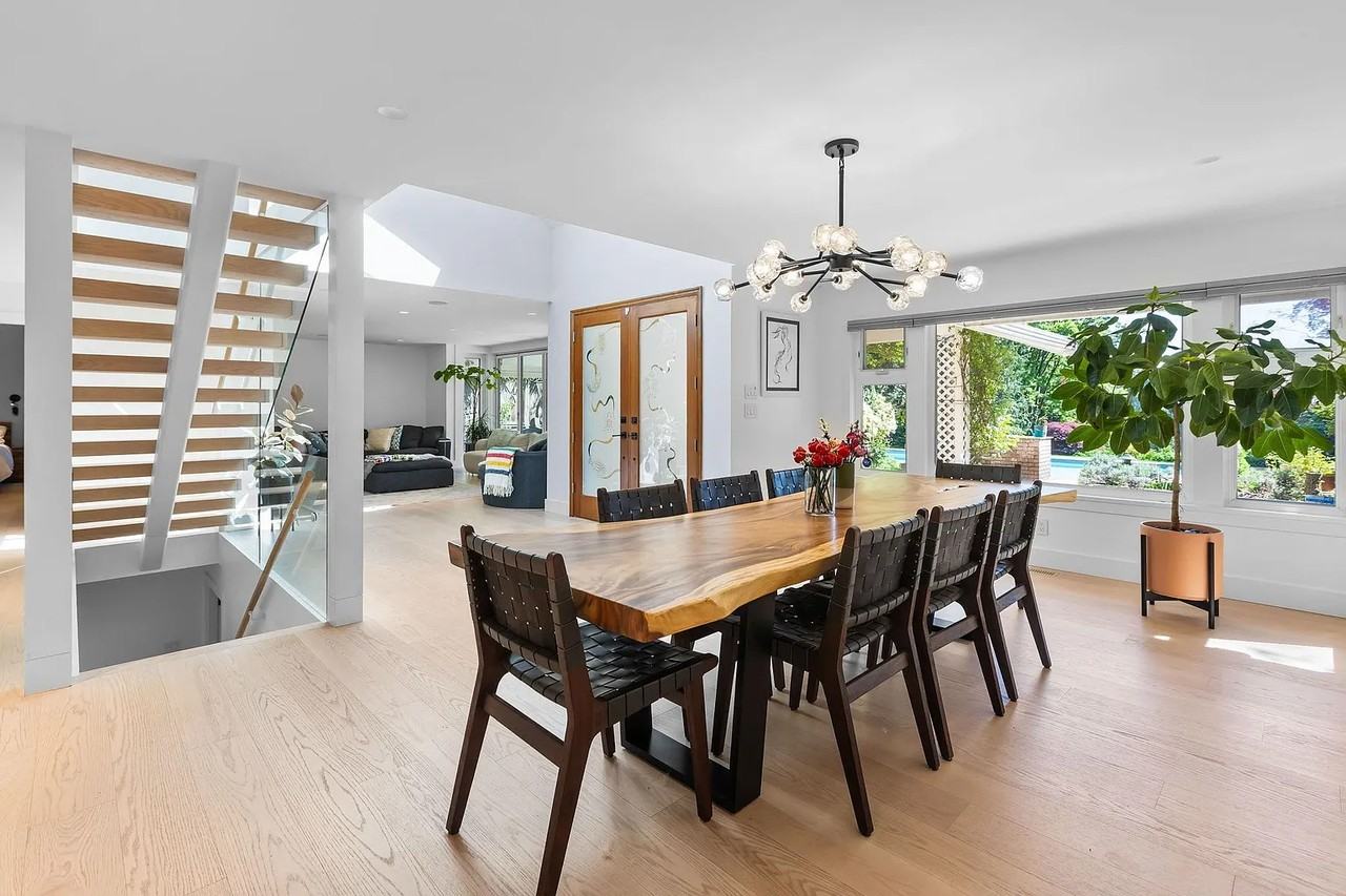 537 Eastcot Road - Photo 4 of 17