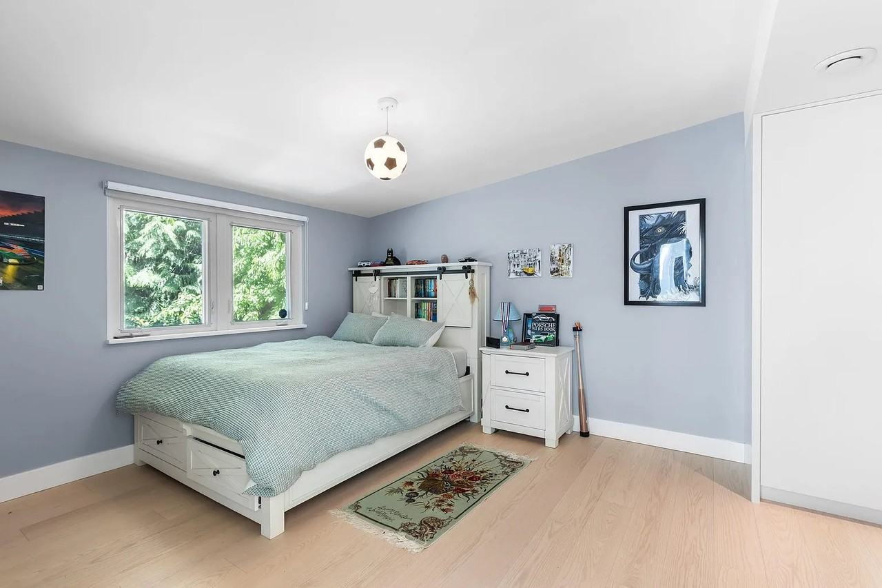 537 Eastcot Road - Photo 5 of 17