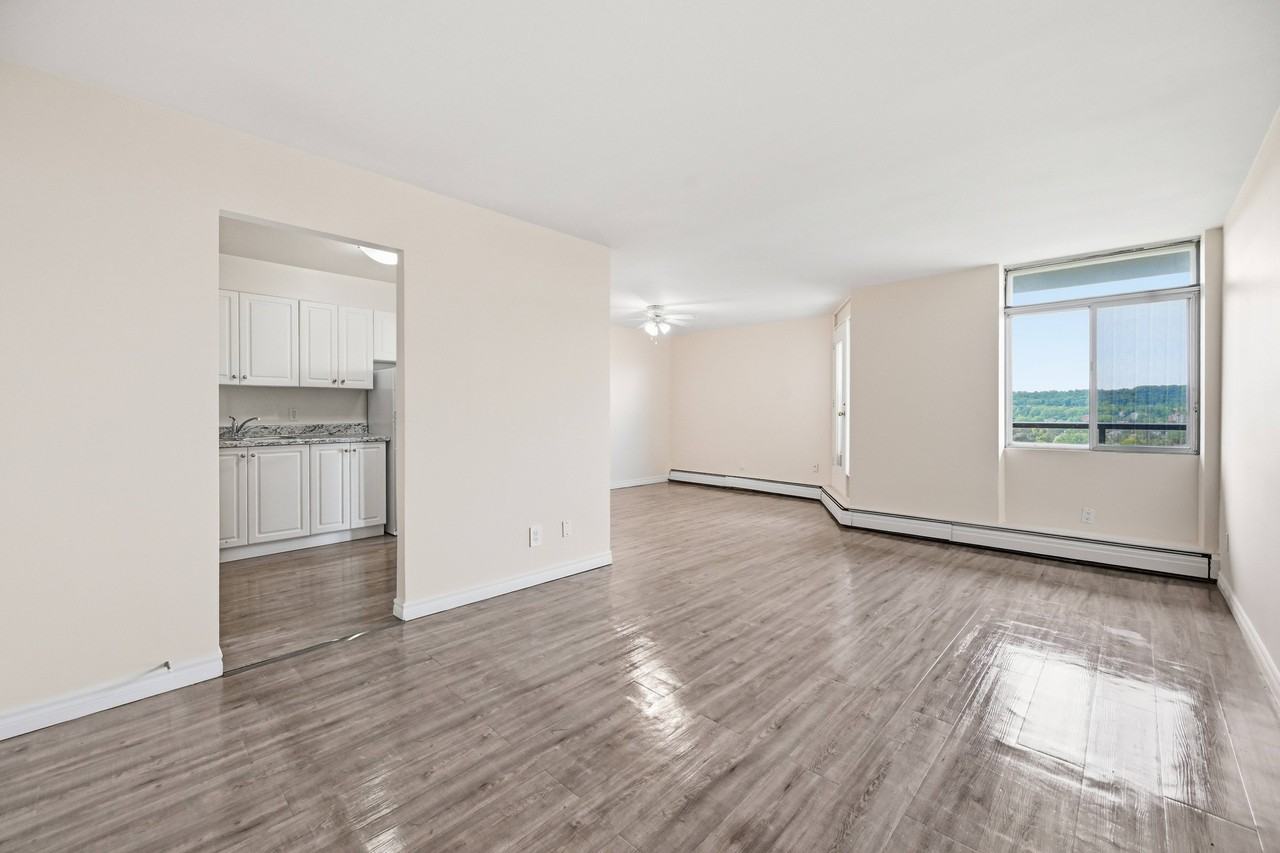Bel Gal Estates - Corinthian - Photo 4 of 15