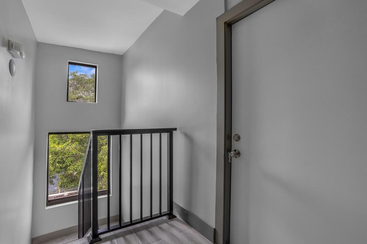 1536 SW 9th St - Photo 4 of 24
