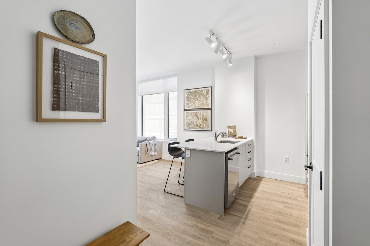 415 Duke Street West - Photo 2 of 11