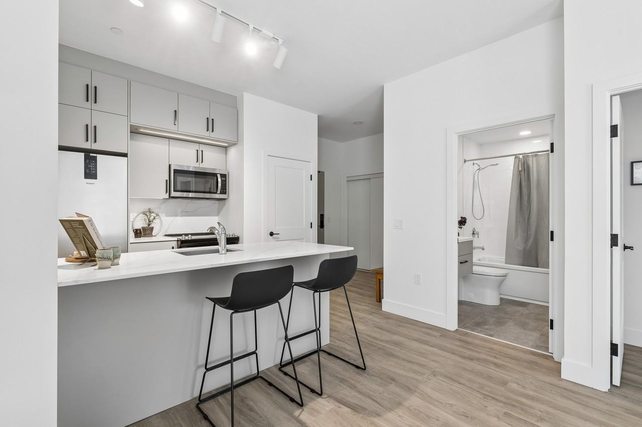 415 Duke Street West - Photo 3 of 11