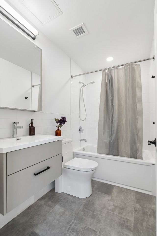415 Duke Street West - Photo 4 of 11