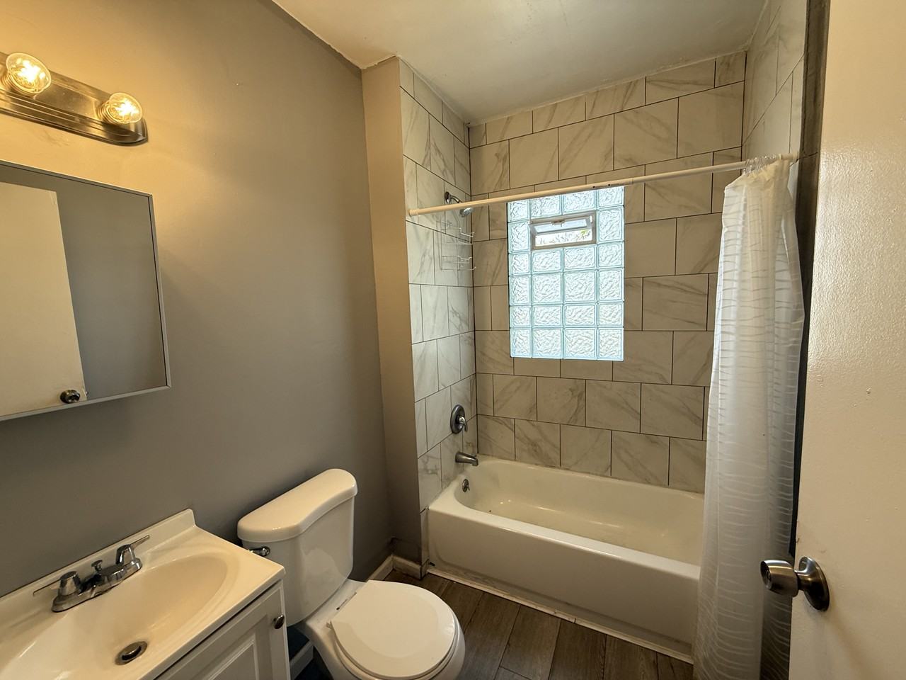 2748 Harris Ave #4 - Photo 2 of 15