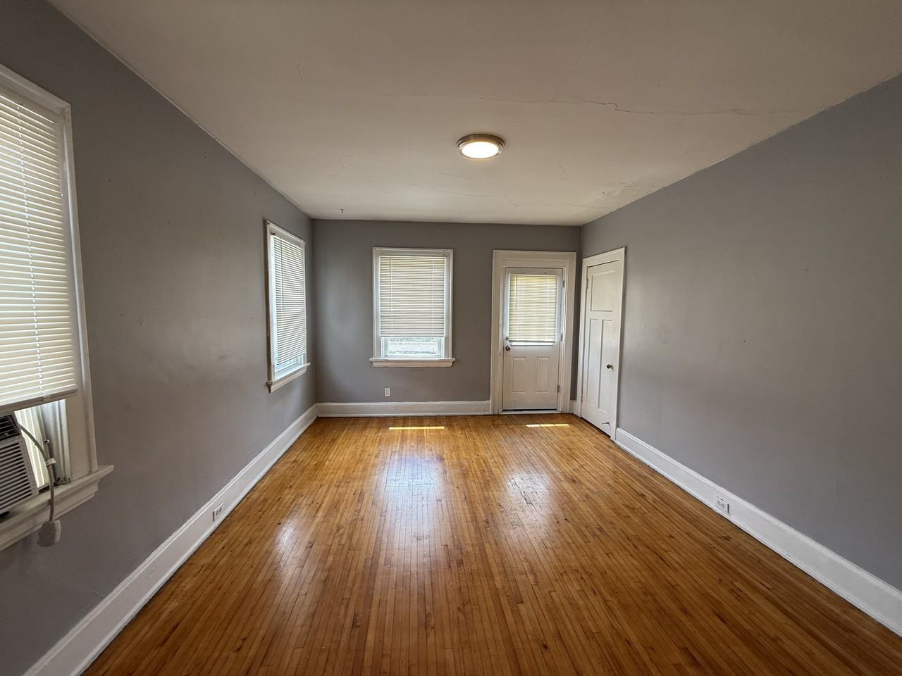 2748 Harris Ave #4 - Photo 3 of 15