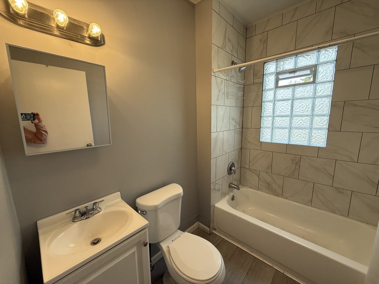 2748 Harris Ave #4 - Photo 7 of 15