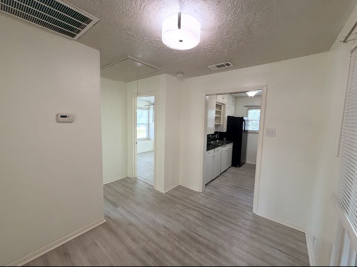 212 W Hunnicutt St #2 - Photo 3 of 5