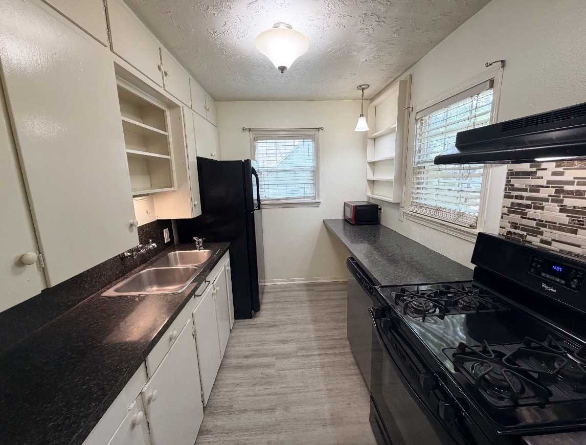 212 W Hunnicutt St #2 - Photo 5 of 5