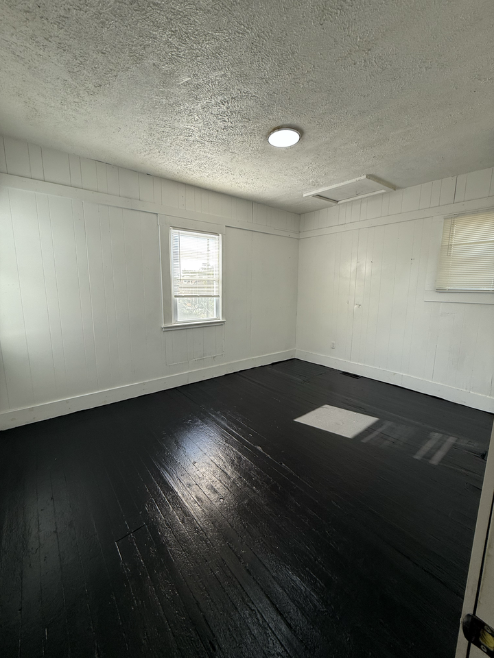 28 W 5th St #C - Photo 7 of 12