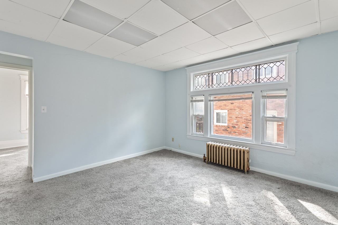 405 E 6th St #4 - Photo 4 of 16