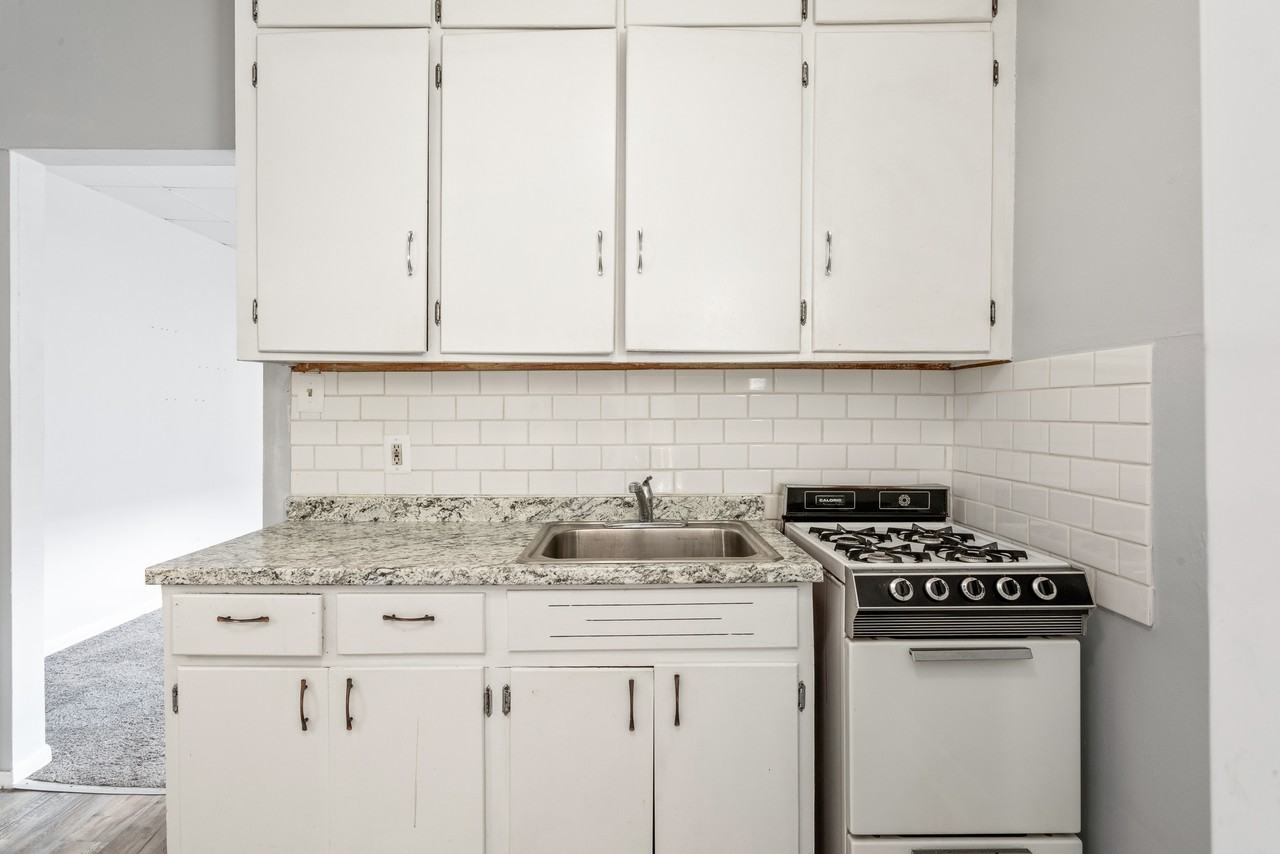 405 E 6th St #4 - Photo 6 of 16