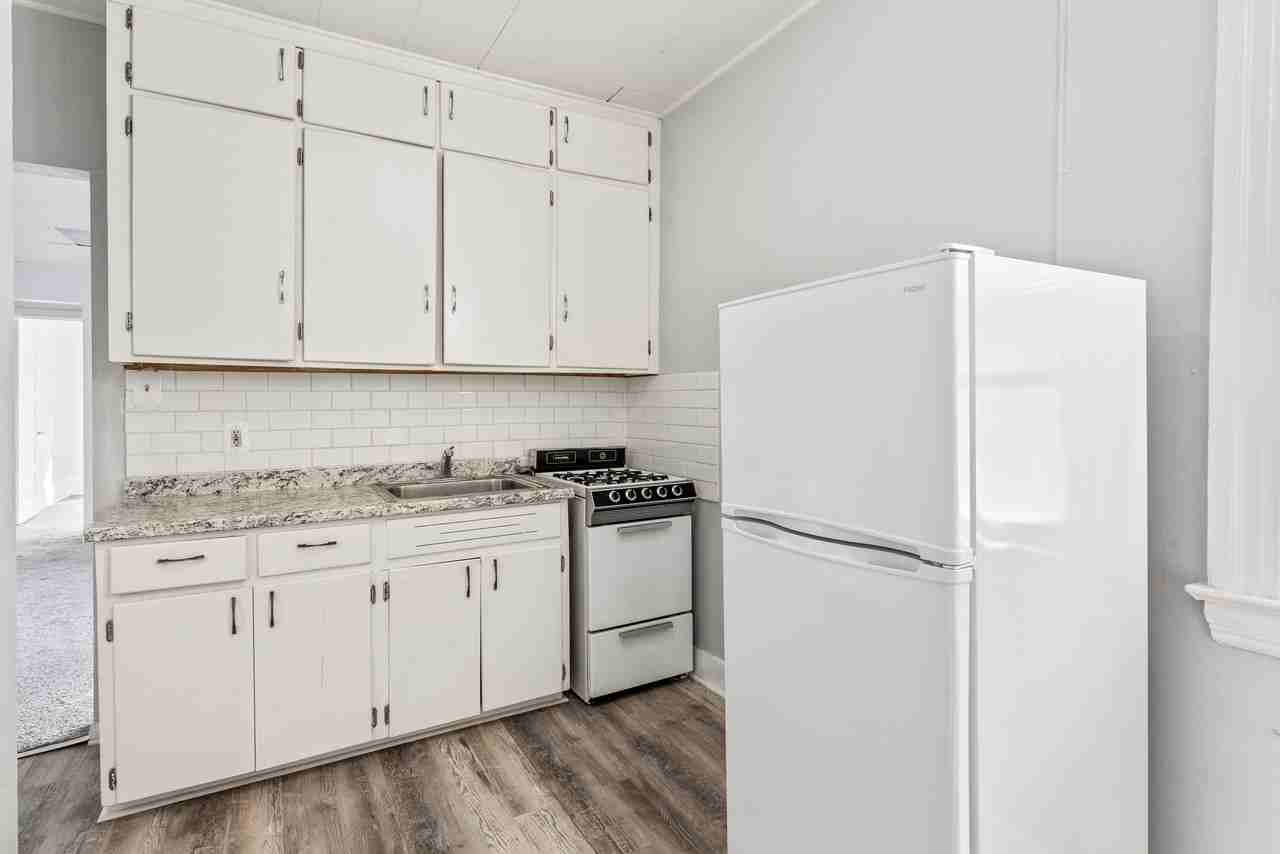 405 E 6th St #4 - Photo 7 of 16
