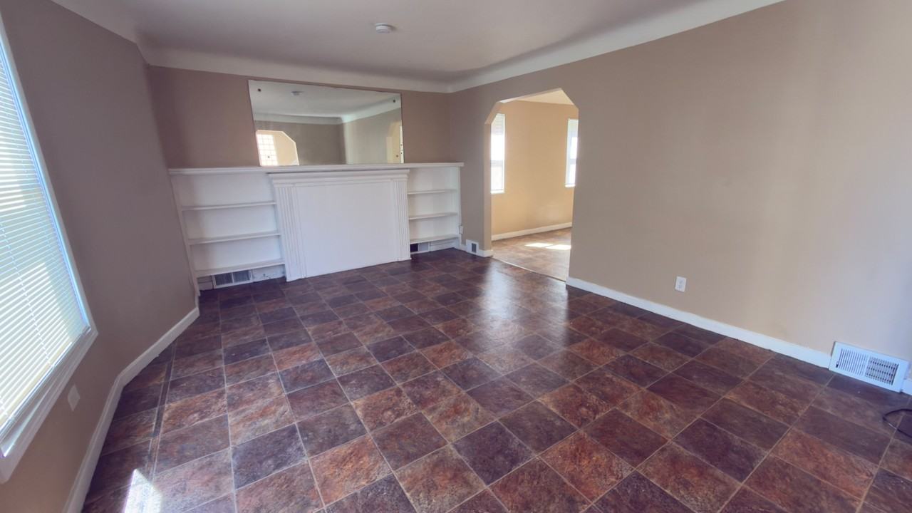 15261 Mapleridge St - Photo 2 of 14