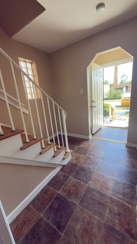 15261 Mapleridge St - Photo 4 of 14