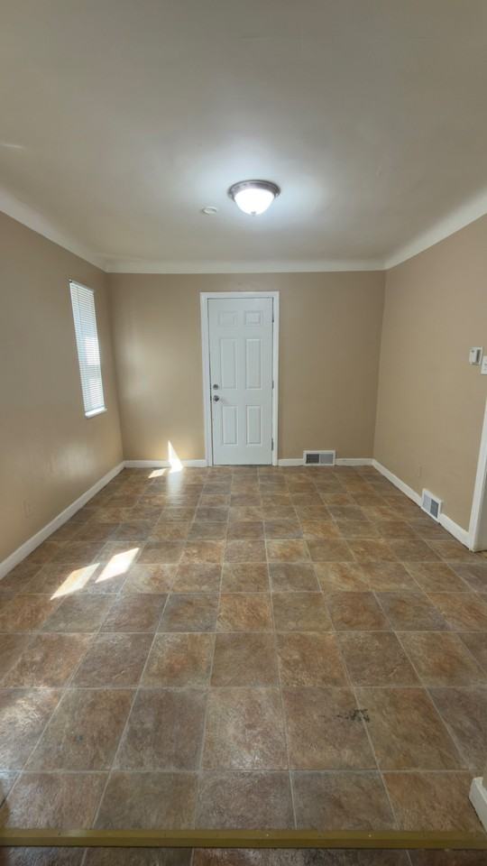 15261 Mapleridge St - Photo 5 of 14