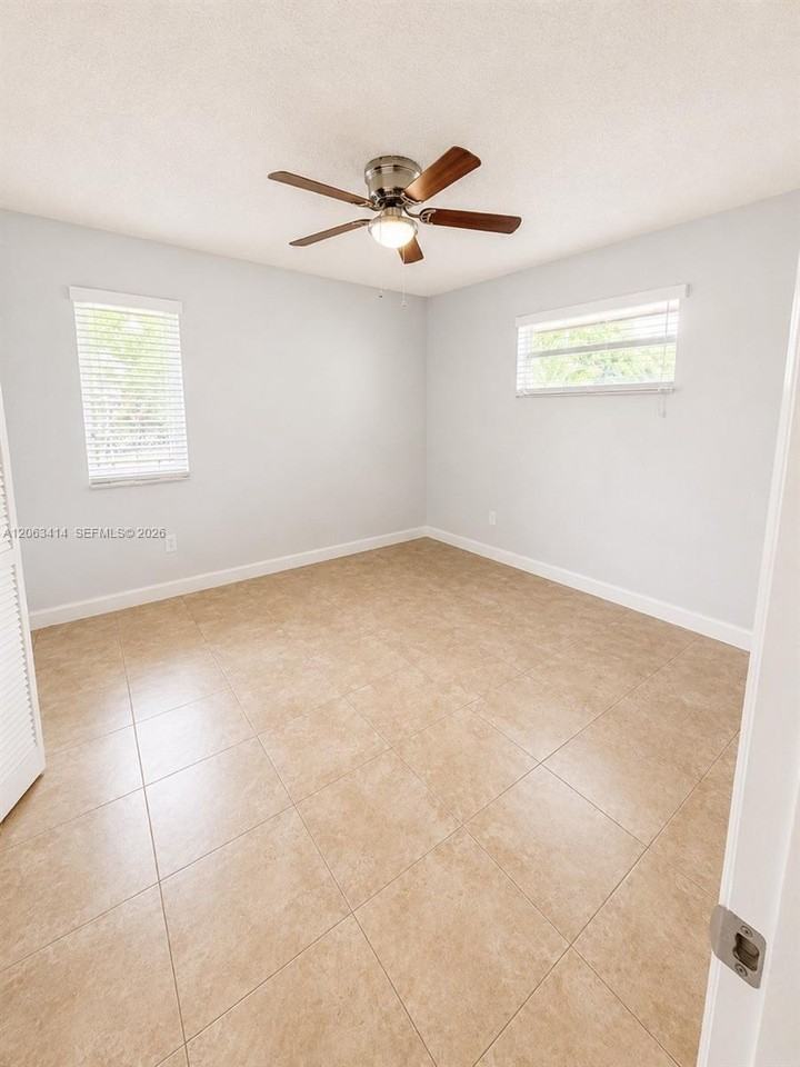 5780 Sw 61st St #5782 - Photo 7 of 11