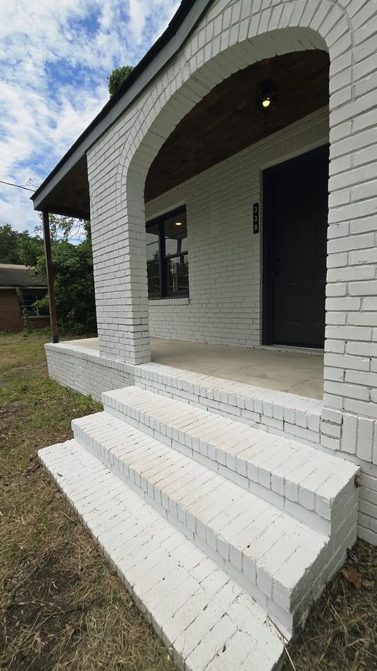 338 Locust Ave - Photo 2 of 26