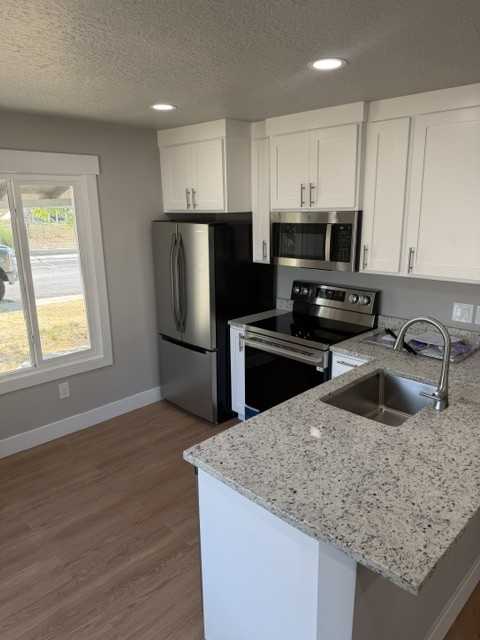 346 Carson Ave - Photo 2 of 27